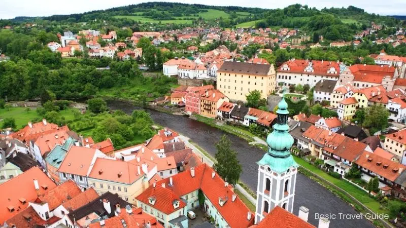 Český krumlov old town with castle overlooking the vltava river