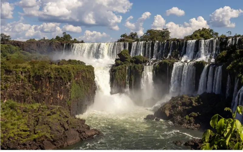 Devil’s throat at iguazu falls surrounded by rainforest
