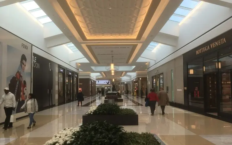 King of prussia, one of the largest shopping malls in the usa in major east coast in pennsylvania