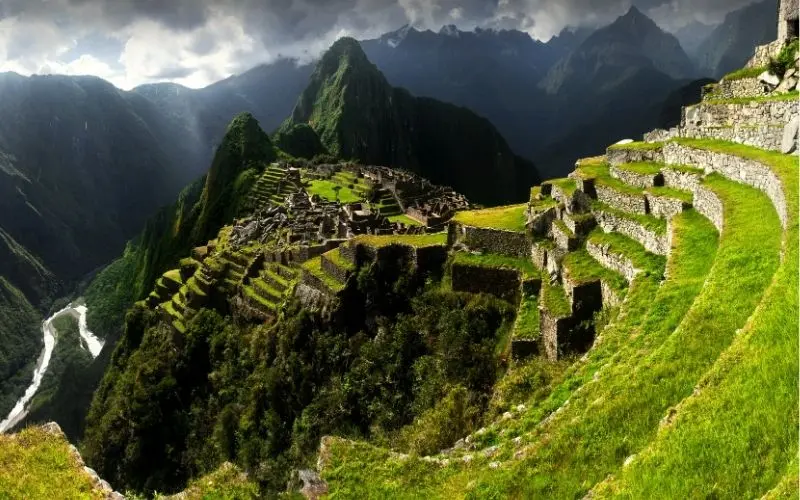 Best time to visit machu picchu with clear weather and mountain views