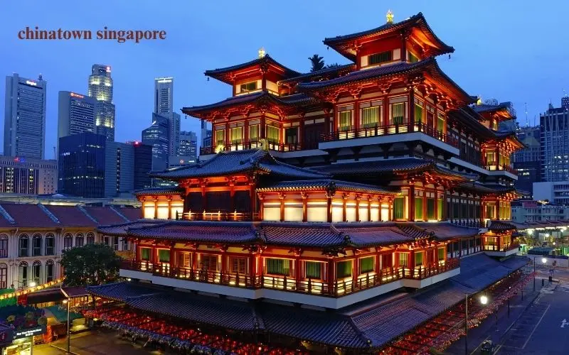 Buddha tooth relic temple in chinatown singapore with detailed architecture