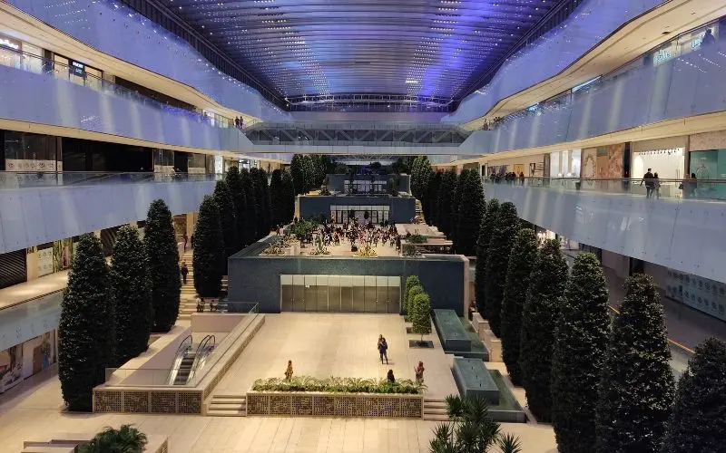 Grand interior architecture inside iran mall in tehran, iran considered one of the largest shopping malls in asia