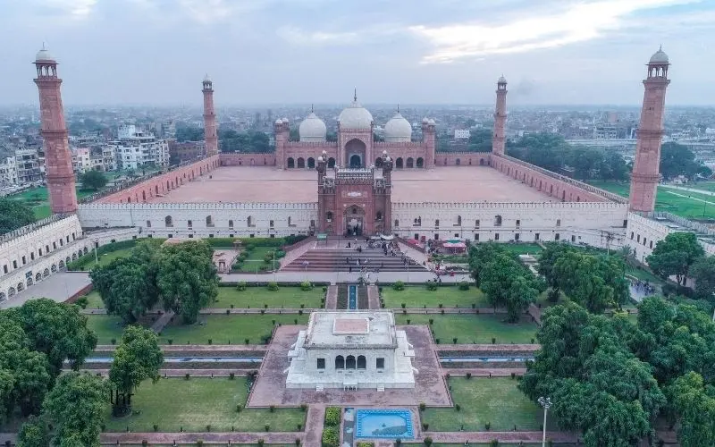 Badshahi mosque in lahore, pakistan