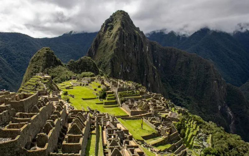 Machu picchu ancient inca city surrounded by andes mountains