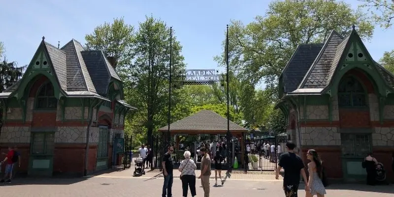 Philadelphia zoo entrance, oldest zoo in the united states