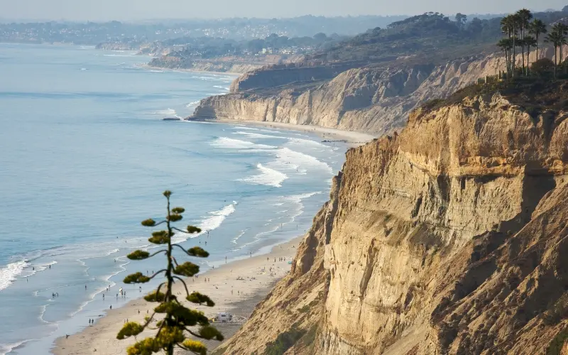 12 Best Things To Do In San Diego Coastal hiking trail with ocean views at torrey pines san diego