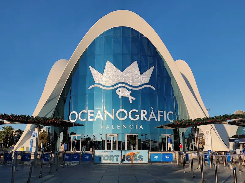 L’oceanogràfic aquarium exterior showing main building and water habitats, valencia, spain