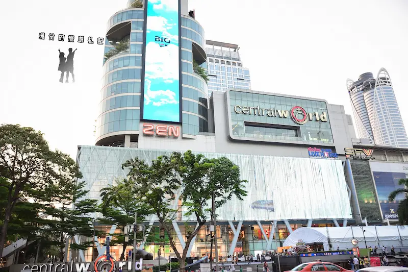 15 Largest Shopping Malls In The World Worth Visiting Centralworld shopping mall and plaza in bangkok, thailand